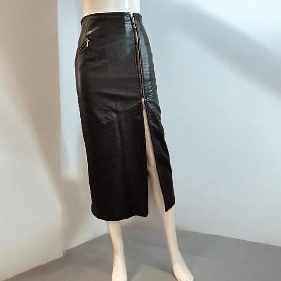 Danier Dresses & Skirts - Drop Dead Gorgeous Leather Zipper Midi Pencil Skirt
